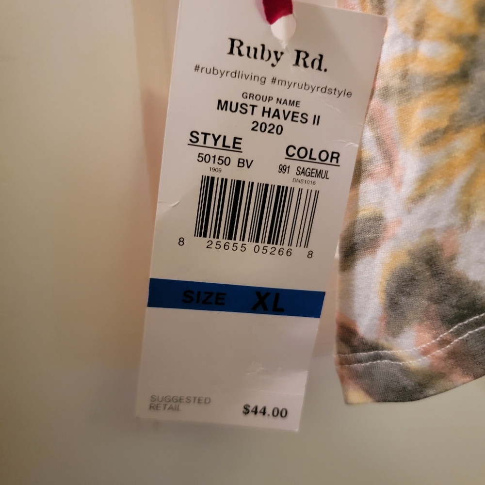 Ruby Rd. Long Sleeve Tie-Dye Floral Tunic in Beige, Olive & Peach - Picture 4 of 4